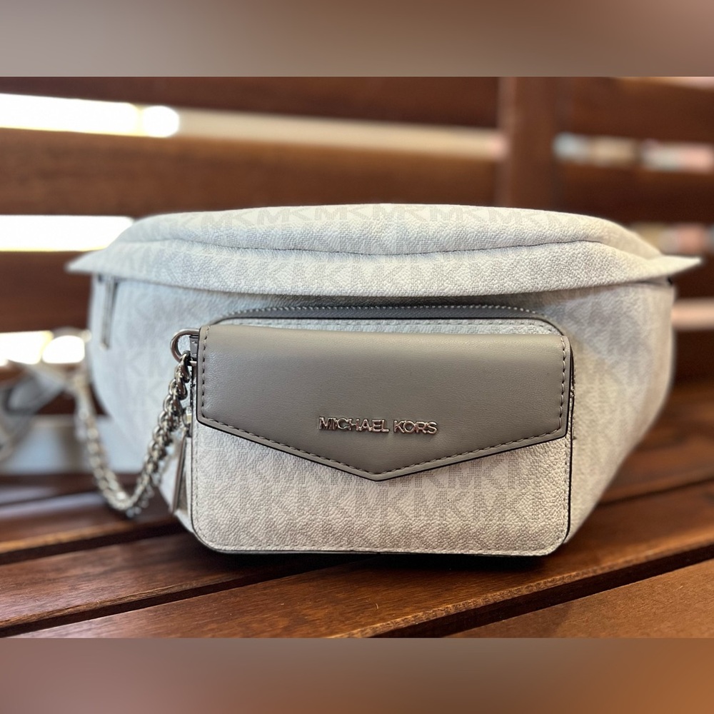 Michael Kors Maisie Large logo 2-in-1 Sling Pack